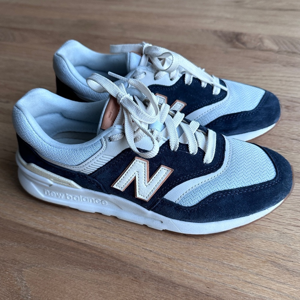 ⚡️SALE⚡️ New Balance 997H Women's sneakers Size 6.5